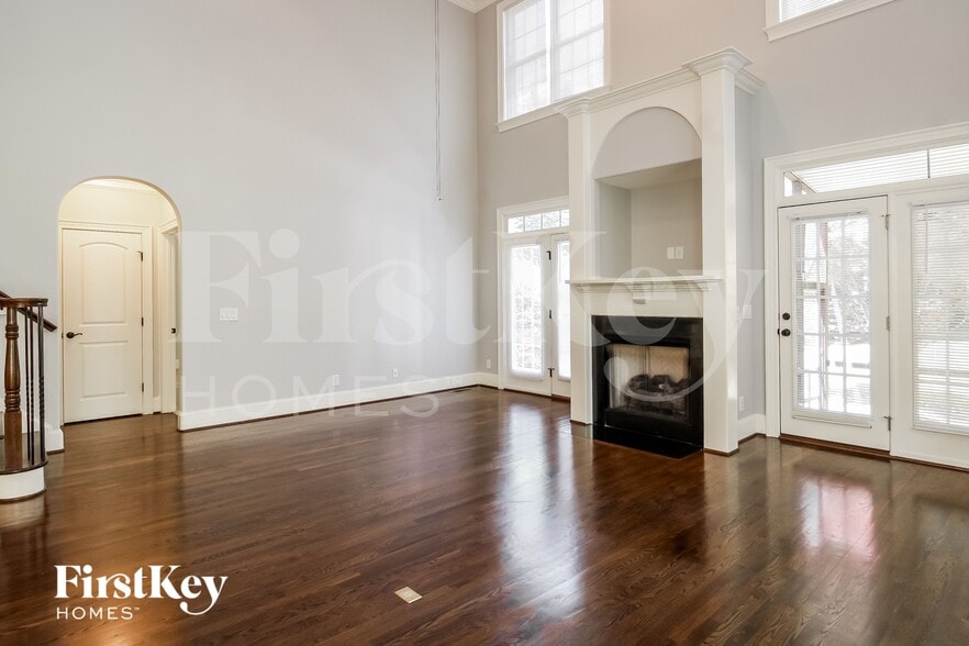 Building Photo - 1304 Westminster Dr