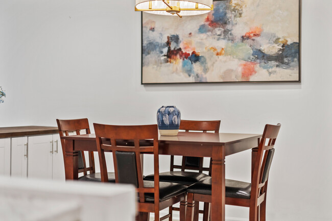 Dining area - 3091 Colonial Way