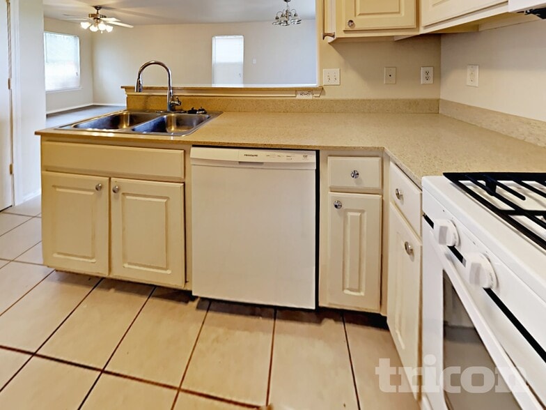 Building Photo - 5614 Red Canyon