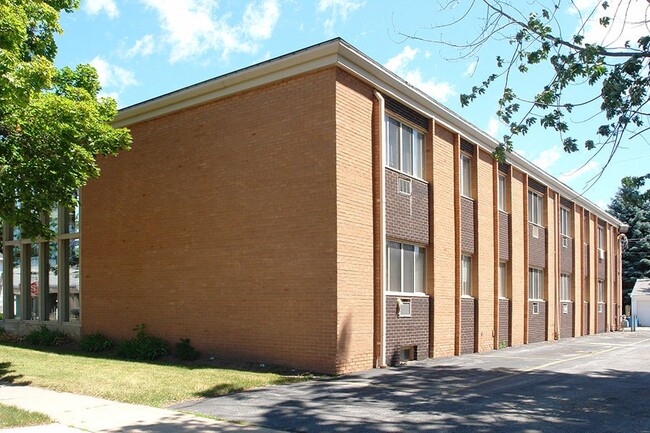 Building Photo - EXECUTIVE HOUSE APARTMENTS