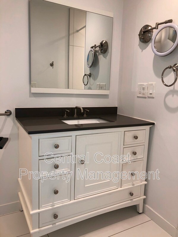 Building Photo - 3850 Rio Rd