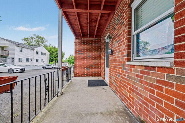Building Photo - 77 Webb Ave