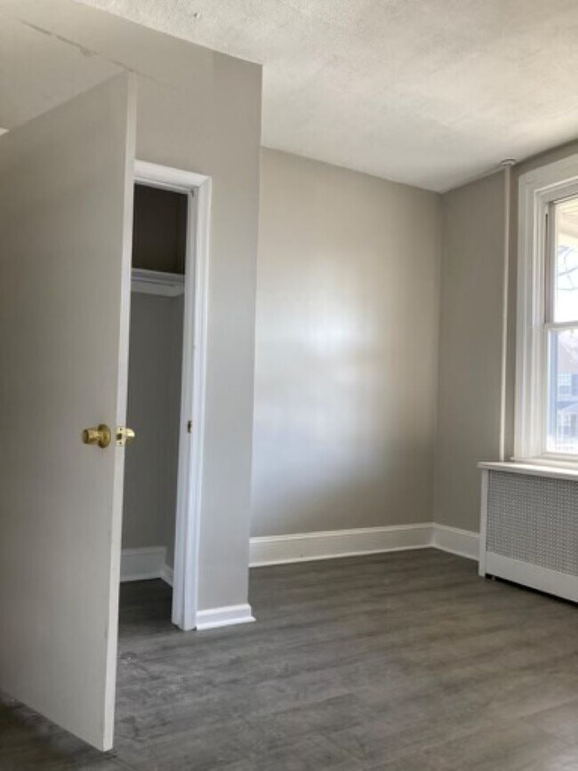 Building Photo - 3608 Howard Park Ave