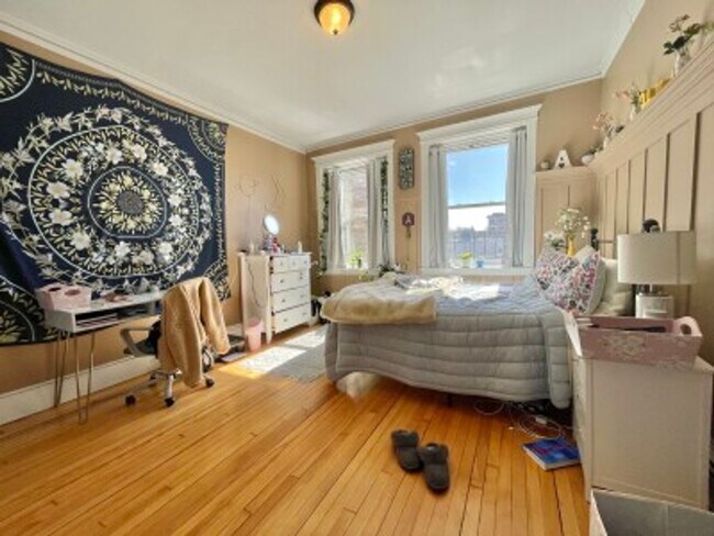 Building Photo - 5 Bed 2 Bath - Allston - 9/1