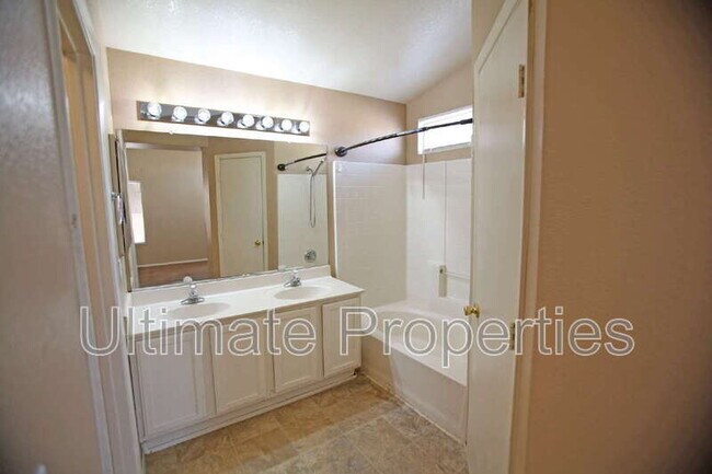 Building Photo - 4120 W Wethersfield Rd