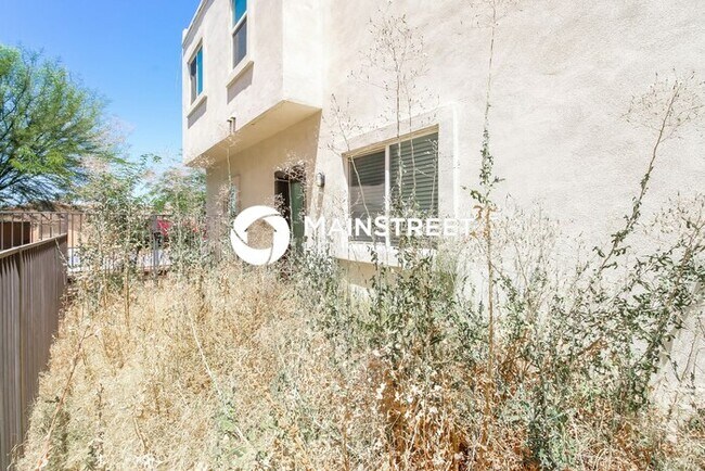 Building Photo - 3 Bedroom Pet-Friendly Home in Phoenix, AZ...