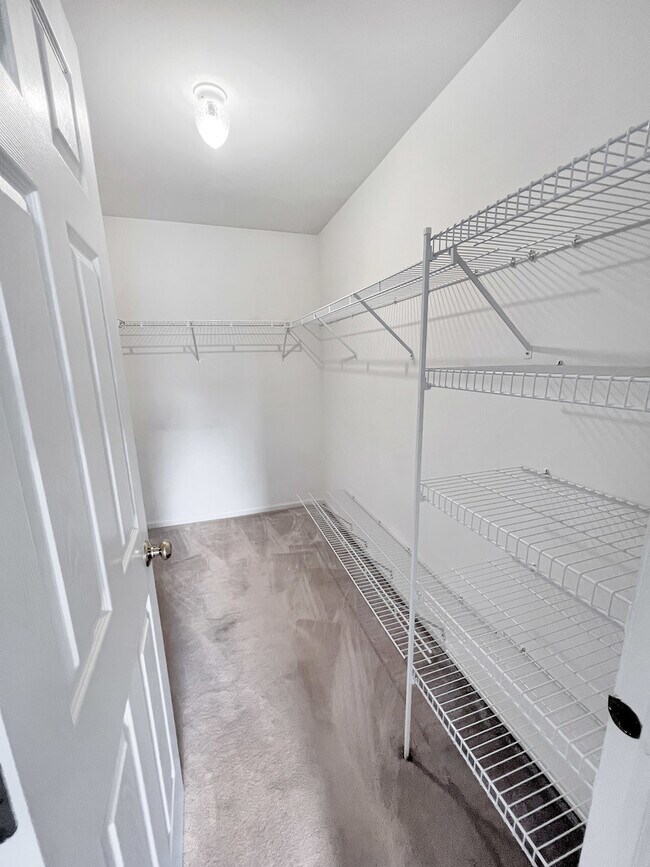 Building Photo - 416 Farnsworth Cir