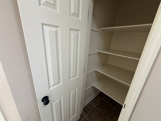 Building Photo - 1417 Puritan Dr
