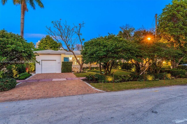 Building Photo - 6145 La Gorce Dr