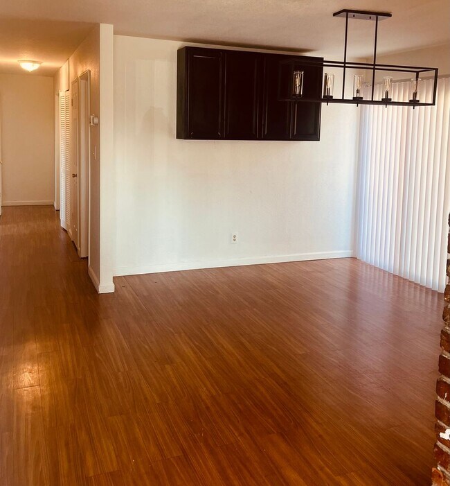 Building Photo - 3912 Amigo Dr