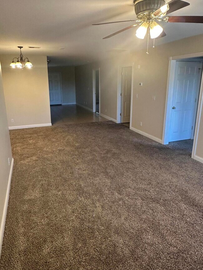 Building Photo - 6 Hudson Hollow Road