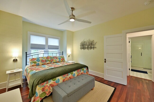 Building Photo - 2408 Hillview St