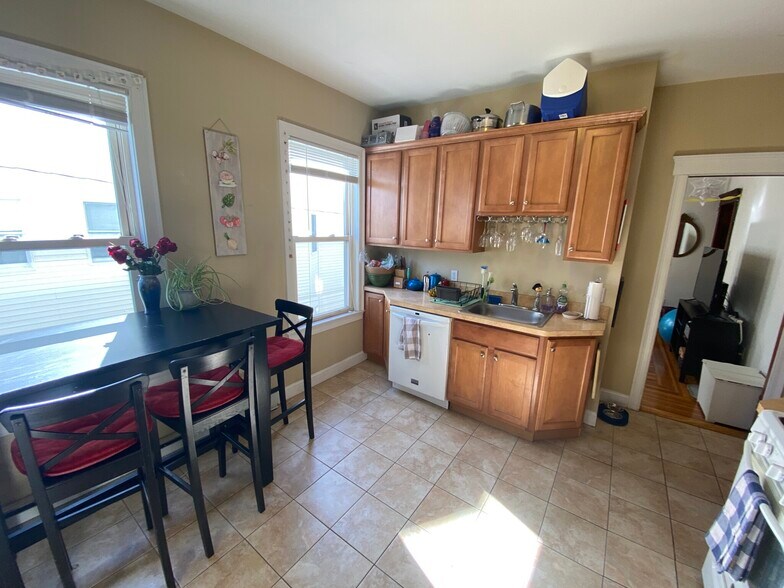 Building Photo - 224 Holland St