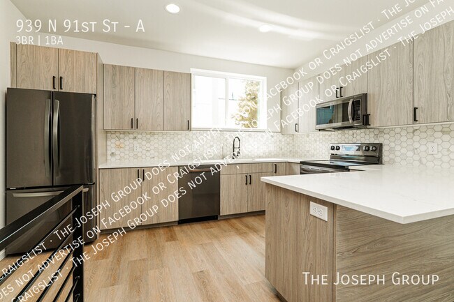 Building Photo - 939 N 91st St