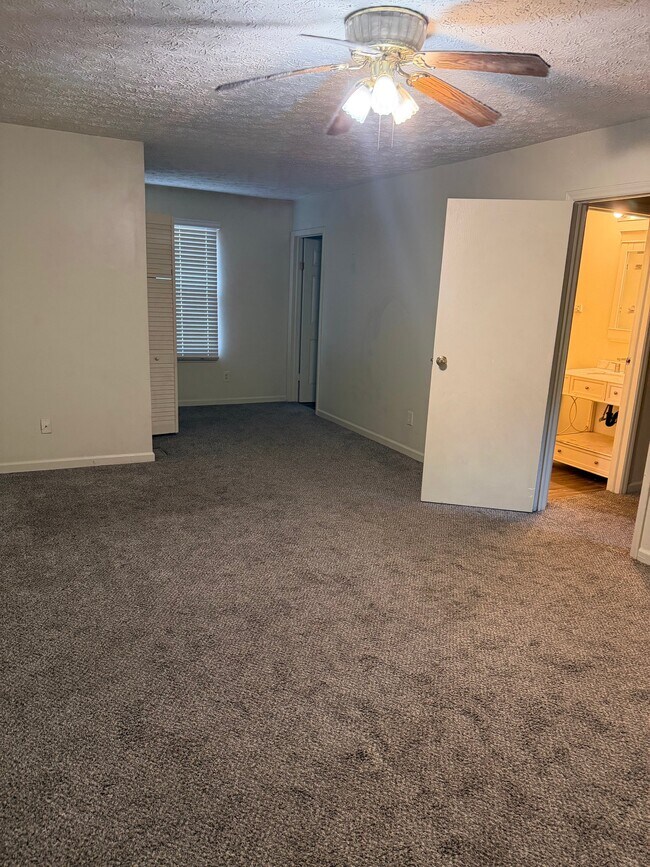 Building Photo - 2801 Henslowe Dr