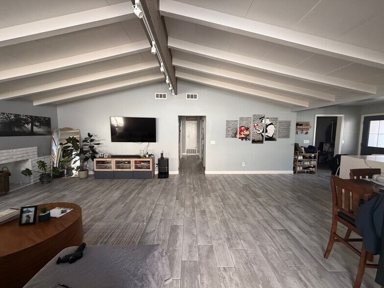 Building Photo - 11260 Orion Ave