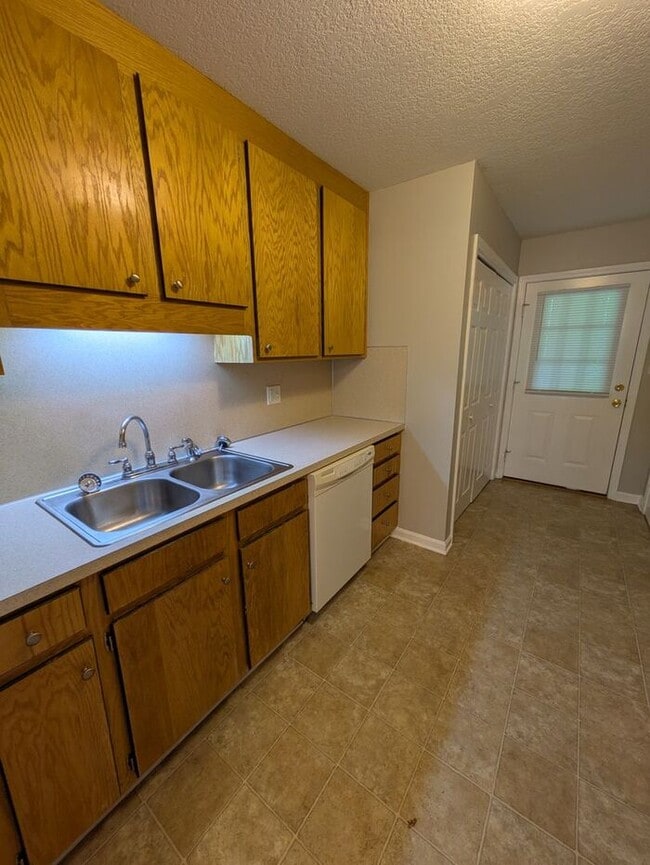 Building Photo - 3BD/2BA Unit in Hickory