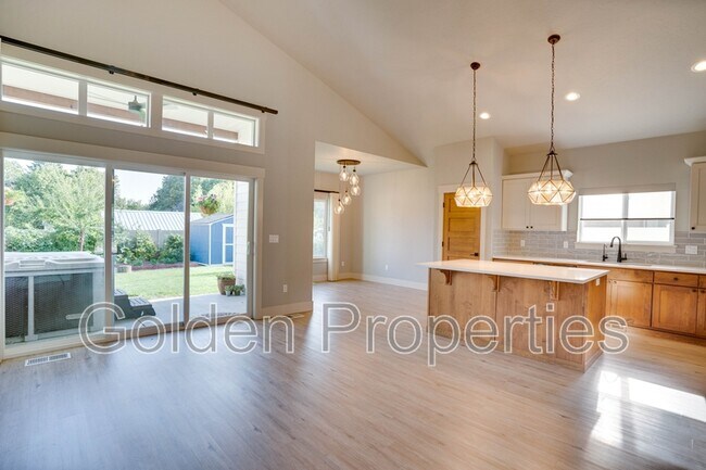 Building Photo - 1270 Tamarindo Ln