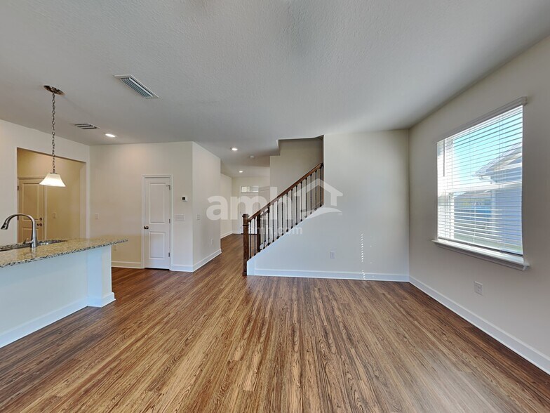 Building Photo - 524 Pine Terrace Dr