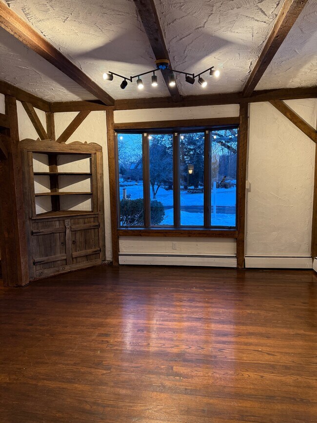 Building Photo - 75 Pine St