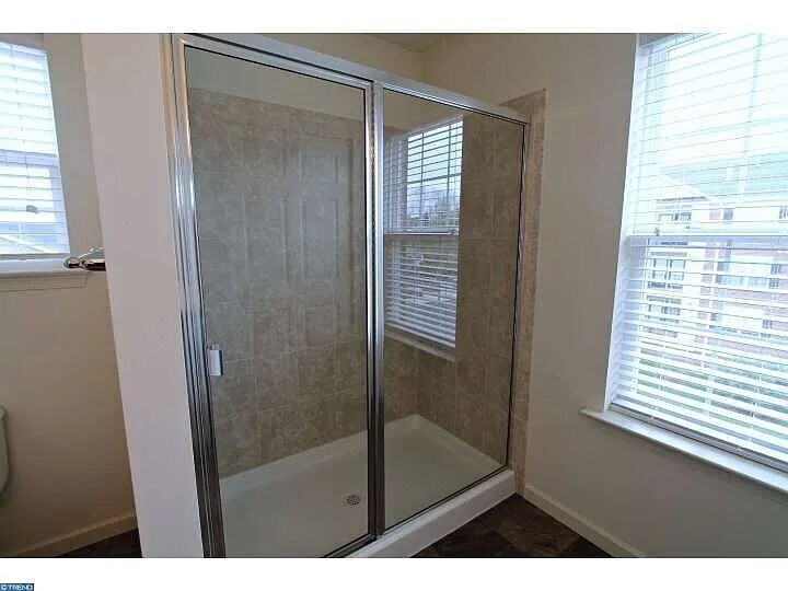 Master Shower - 3894 Ashland Dr