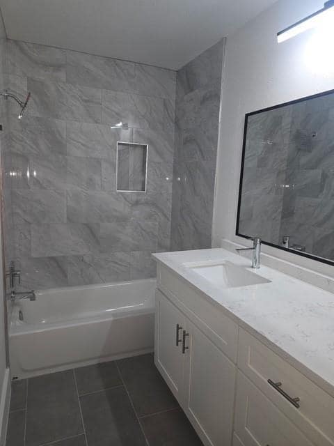 Building Photo - 704 W 21st St