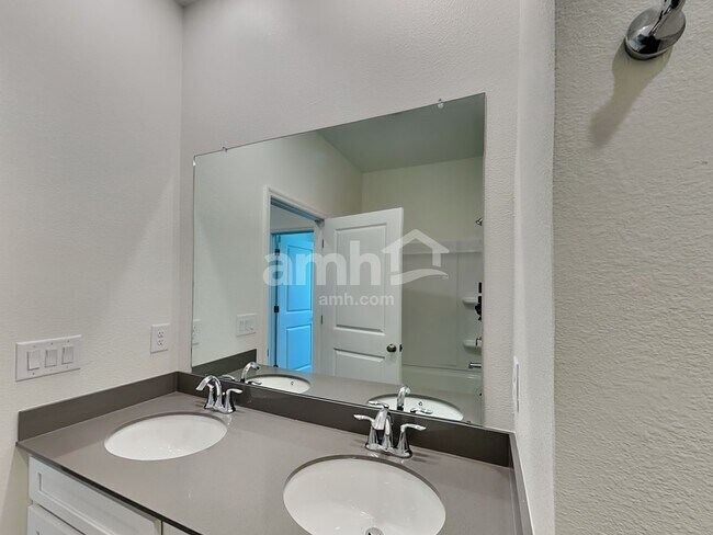 Building Photo - 14621 Cedar ml dr