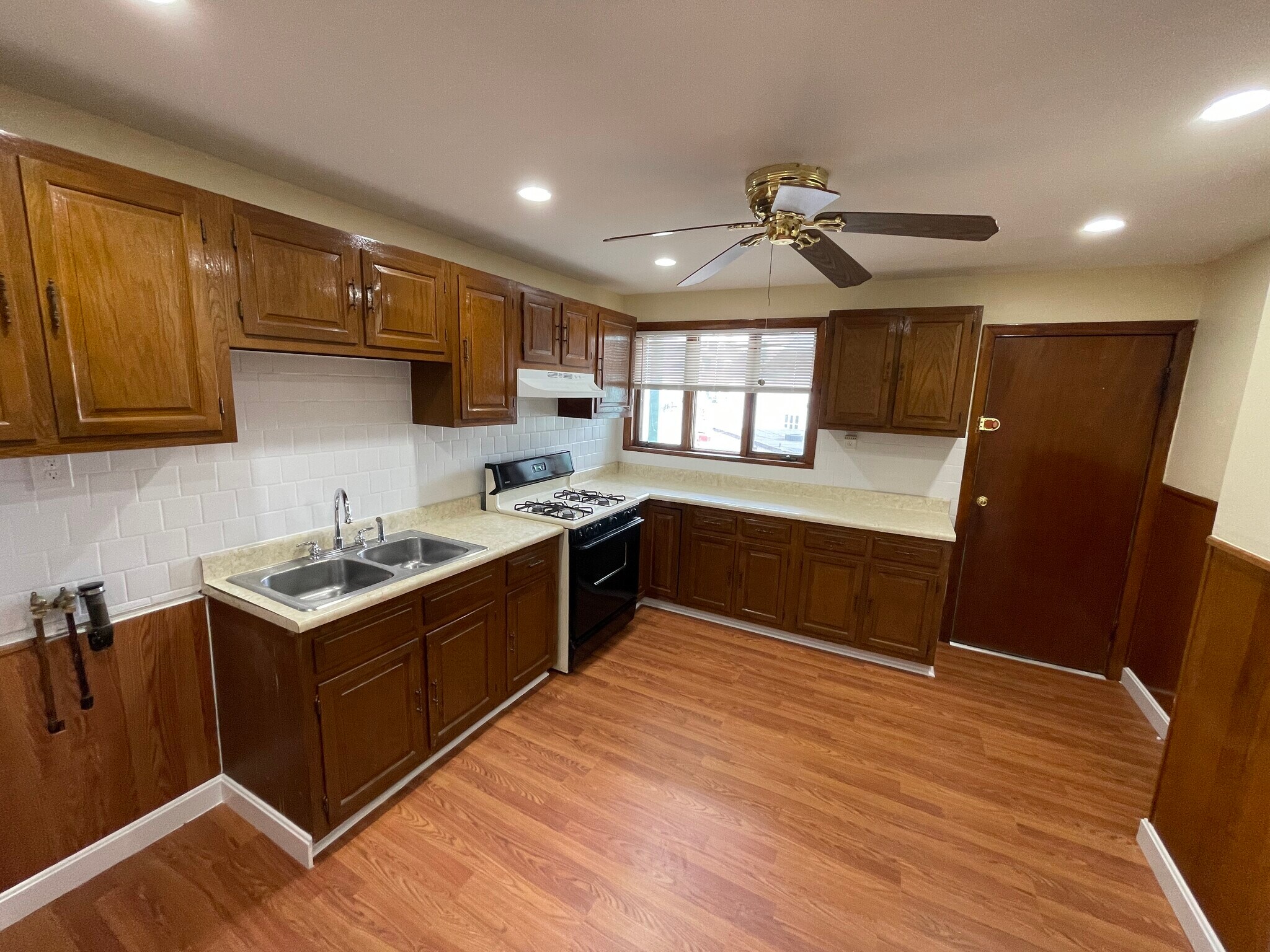 Building Photo - 227 Holland St