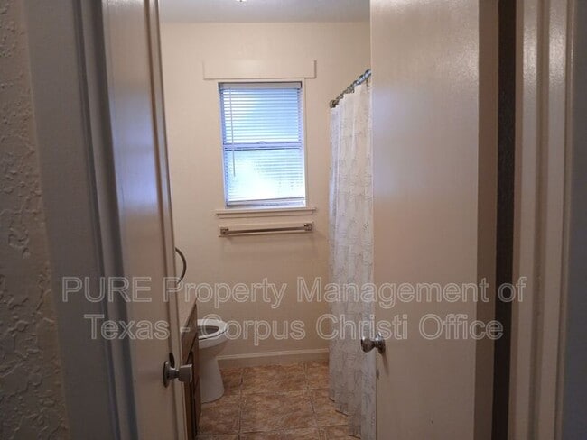 Building Photo - 2255 Lombardy Dr