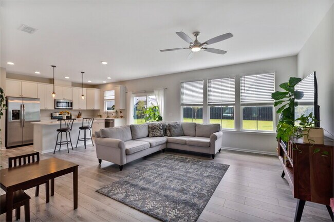 Building Photo - Lovely 4 Bedroom, 2 bath home in The Commons, Richmond Hill