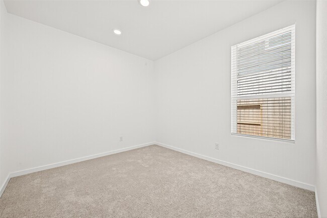 Building Photo - 6619 Sunset Velvet Dr