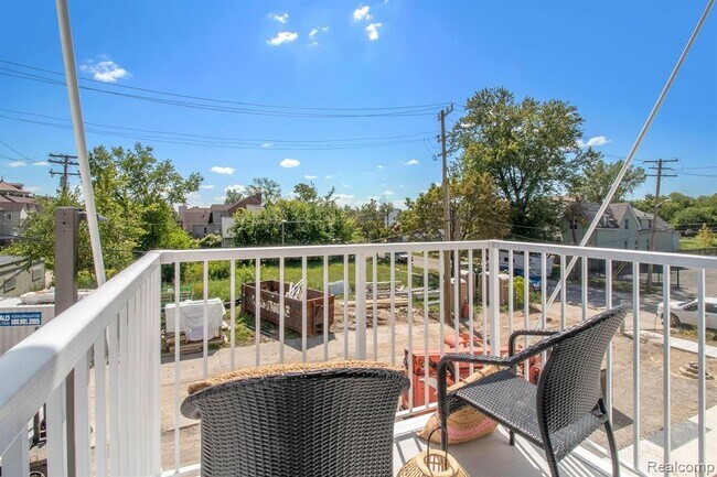 Building Photo - 7410 Kercheval Ave