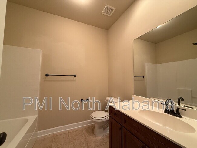 Building Photo - 1012 Scarlet Woods