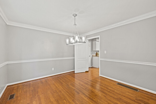 Building Photo - 2152 Sallee Dr