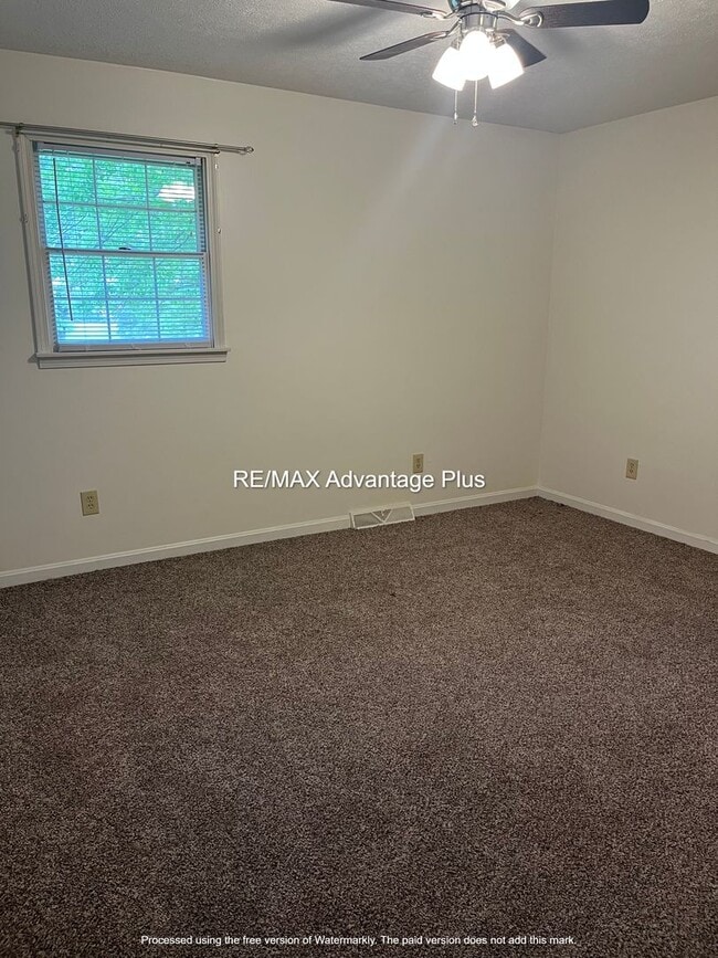 Building Photo - 1608 Redbud Cir