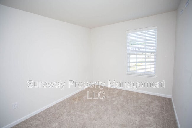 Building Photo - 55 Elliot Ln