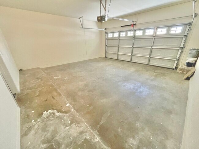 Building Photo - Fabulous 4-Bedroom Home For Rent in Goodyear!!