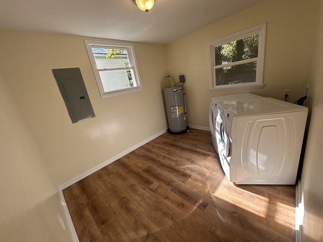 Building Photo - 313 Bryant Ave