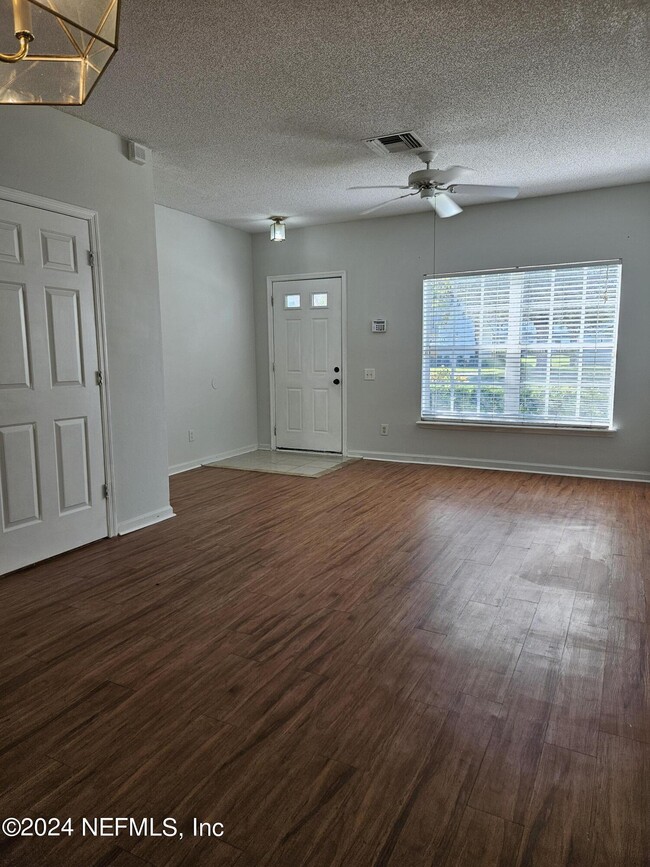 Building Photo - 12311 Kensington Lakes Dr