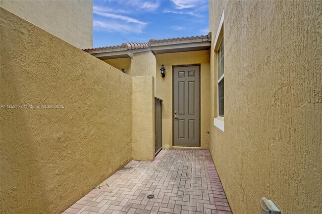Building Photo - 1401 SW 147th Ter