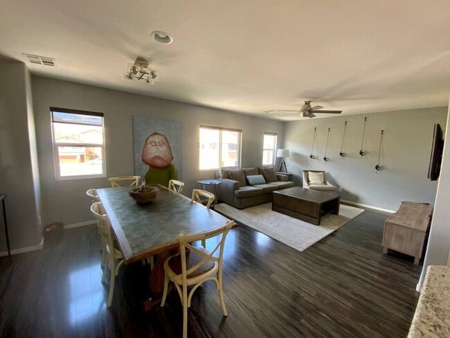 Building Photo - UNIQUE MODERN 3 STORY, 2BED, 3BATH WITH A ROOFTOP DECK!