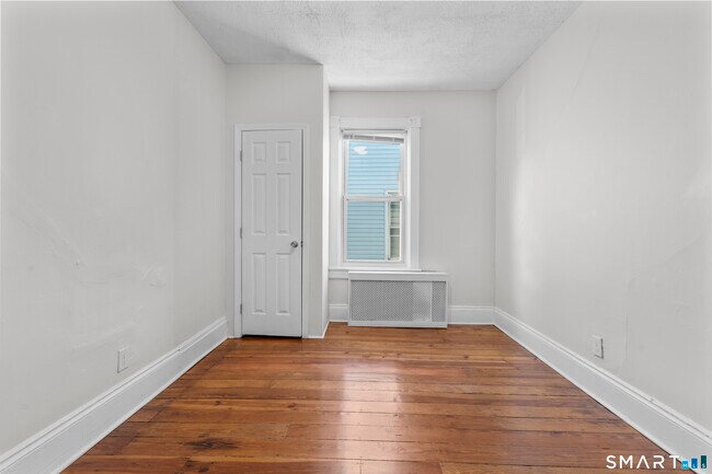 Building Photo - 394 Gregory St