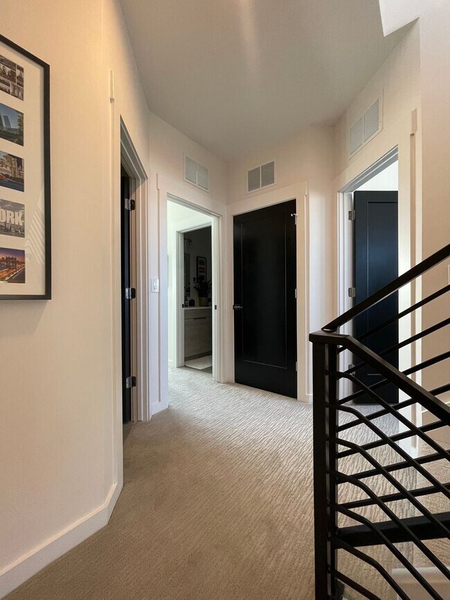 Building Photo - Modern 2BR + Office Townhome with Rooftop Deck in Prime Sunnyside/Highlands Location