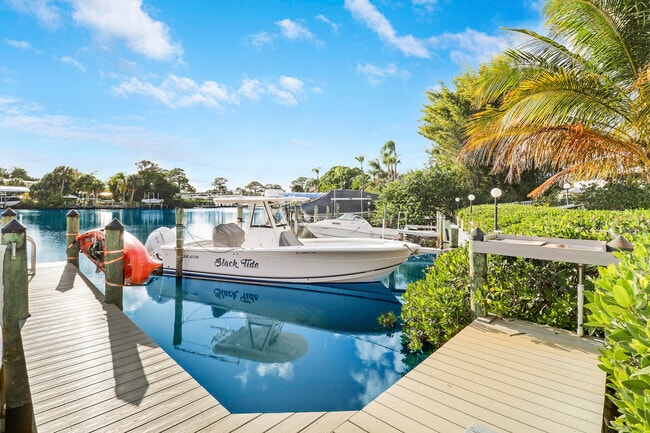 Building Photo - 964 NW Spruce Ridge Dr