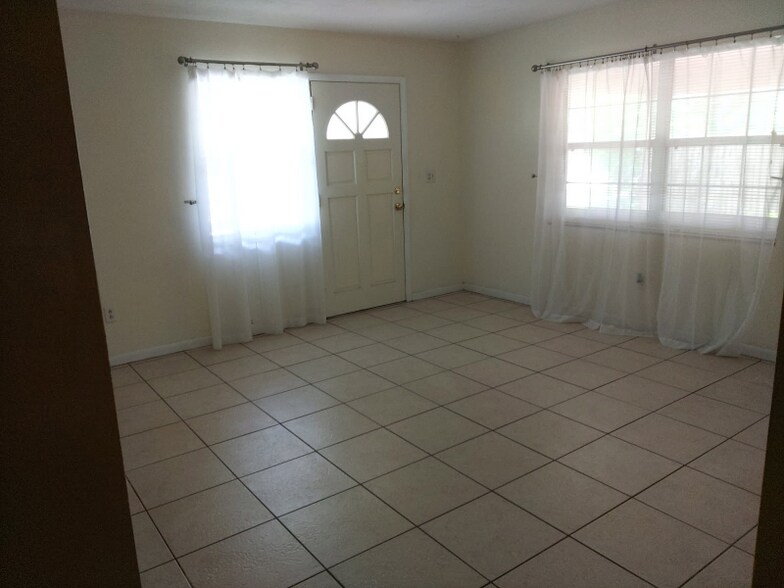 Building Photo - 1424 W Hartley Cir