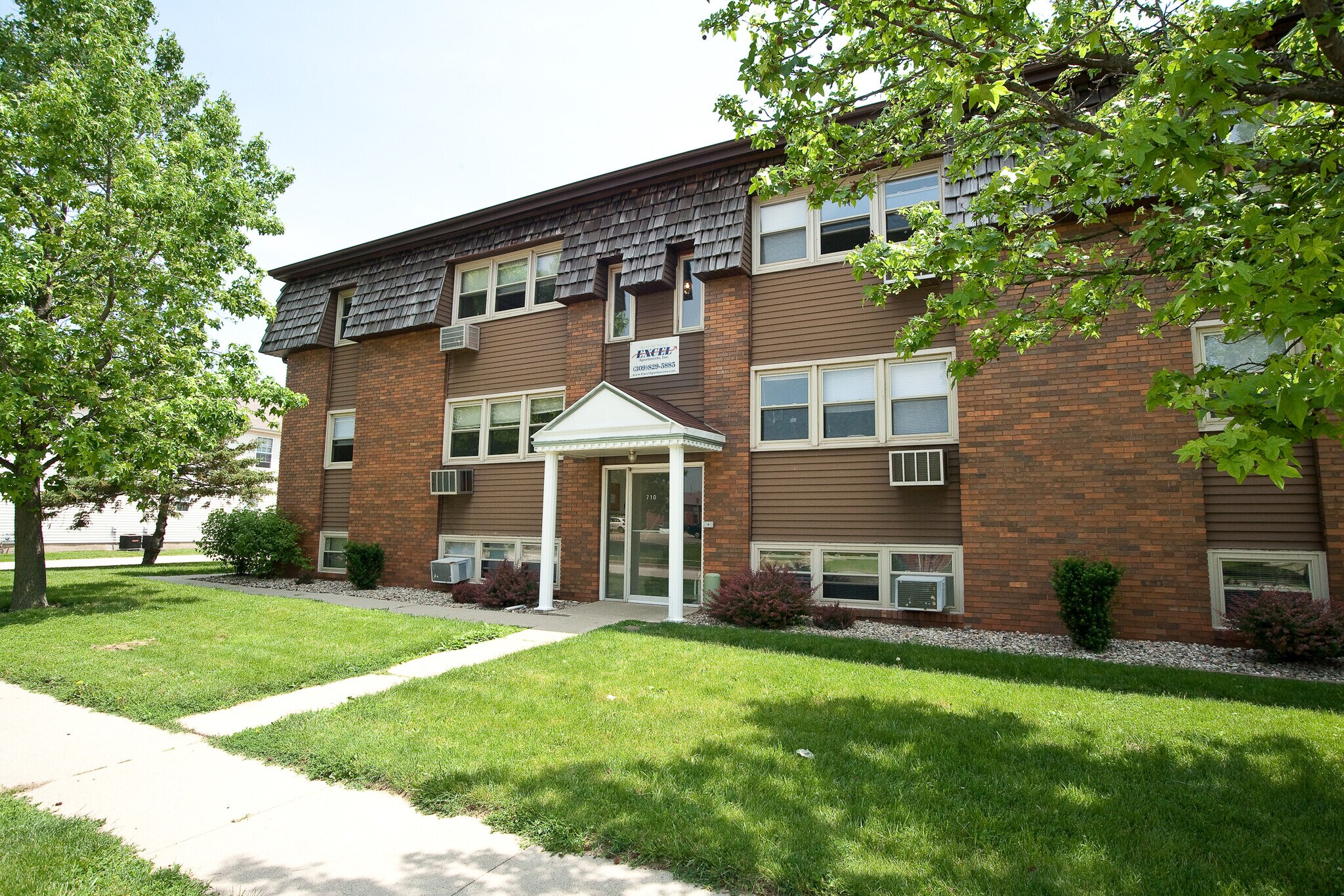 Building Photo - 710 Arcadia Dr