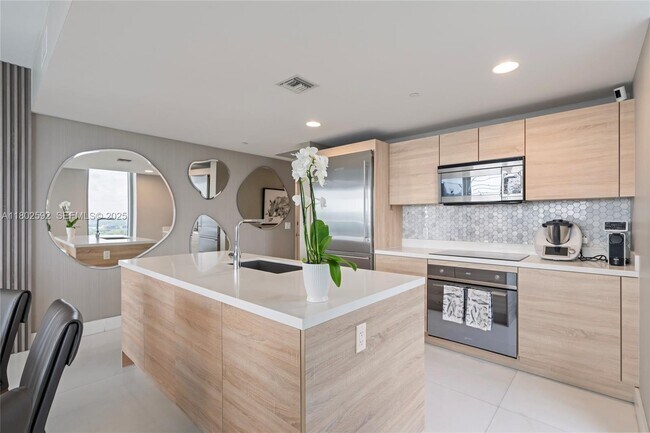 Building Photo - 16385 Biscayne Blvd