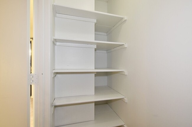 Building Photo - Two bedroom 1.5 bath townhome with 1 car g...