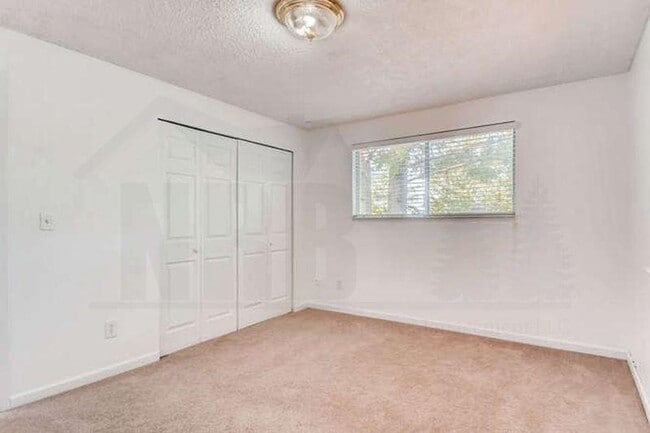 Building Photo - Gorgeous 3 Bedroom Home near Ruston Way!