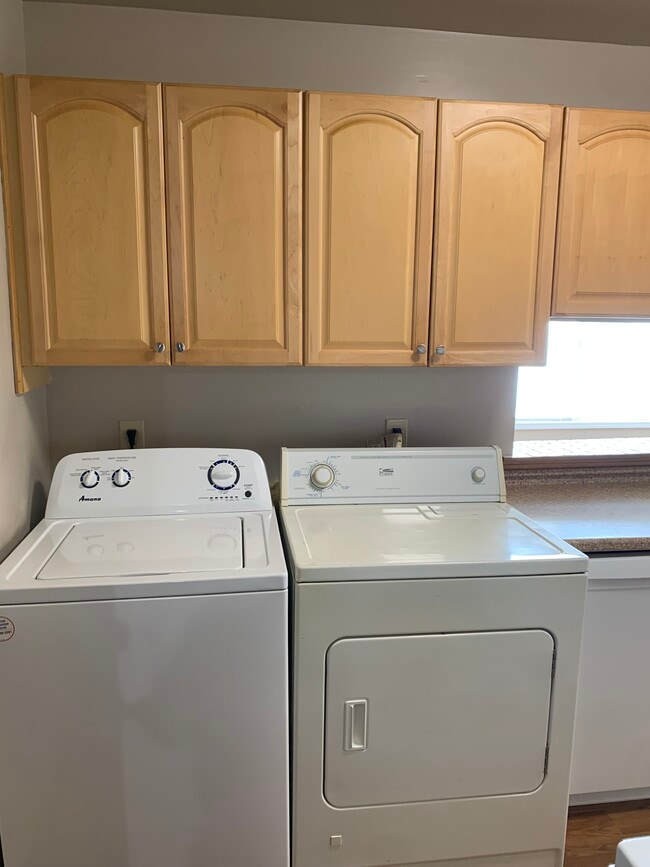 Kitchen washer/dryer - 4111 Charter Oak Dr